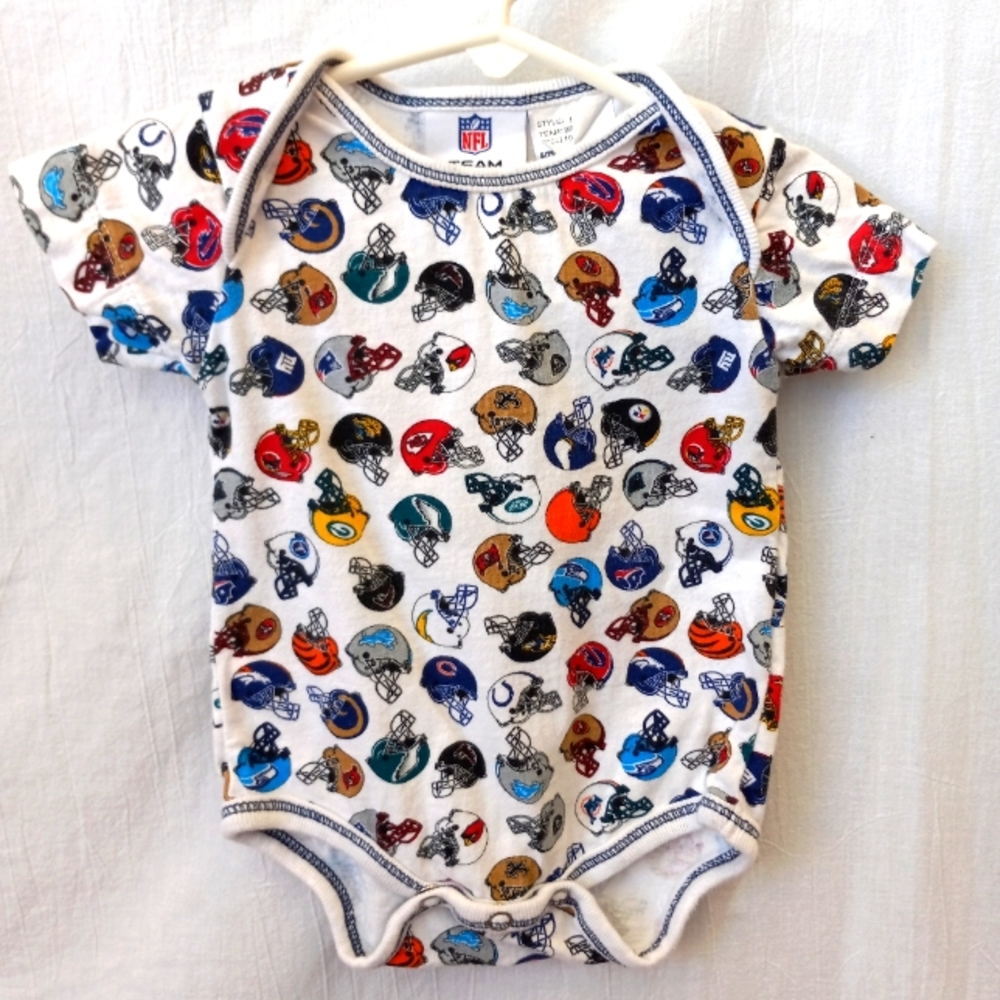 NFL Team Apparel football helmet onesie, size 3-6 months